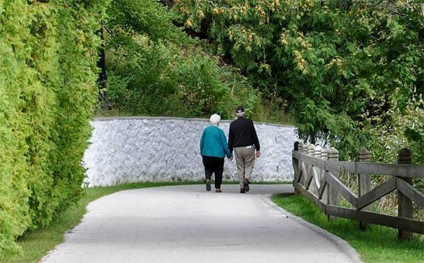 Cómo conocer hombres solteros mayores de 50 años