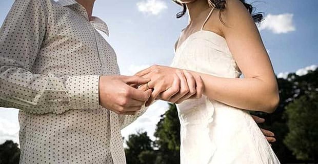 Cosa succede quando le persone che risparmiano il sesso per il matrimonio si sposano?